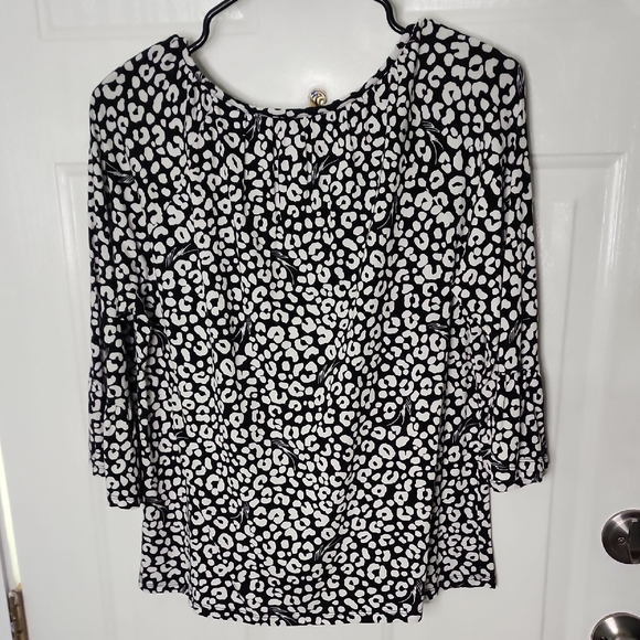 👠3 for $25 Sale - MICHAEL Michael Kors Black and White Relaxed Blouse - Picture 4 of 4